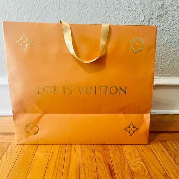 Louis Vuitton Large Paper Shopping Bag 19 x 10 x 16 Gold Handle Holiday Edition - Picture 4 of 7